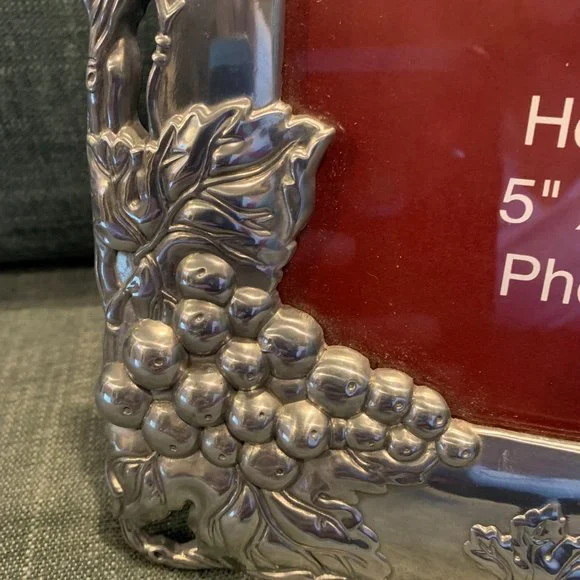 Arthur Court Aluminum Hollowware Grapes and Vines Picture Frame 5" x 7" Vintage - Picture 5 of 9